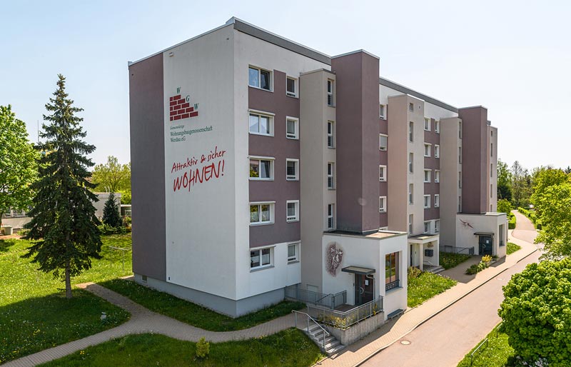Von IBWeigert saniertes Wohngebäude Ernst-Busch-Straße 1-7 in Werdau mit Aufzugs- und Balkonanbau
